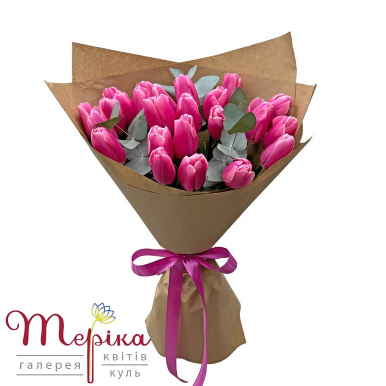 Букет яскраво рожевих тюльпанів з 25 штук